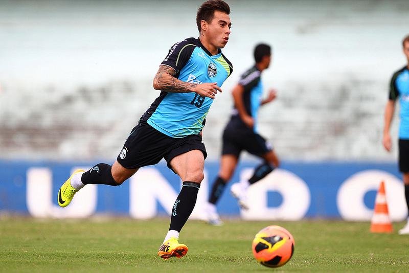 Chileno voltou para a reserva no time de Renato
