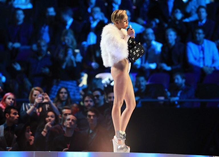 Autoridades holandesas investigam se Miley Cyrus fumou maconha