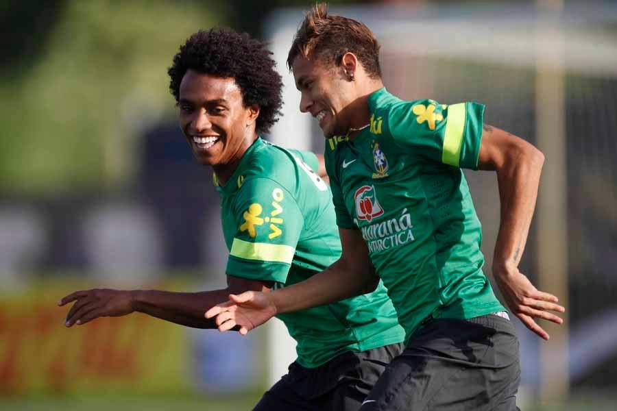 Sele&ccedil;&atilde;o treina sem Thiago Silva e Robinho