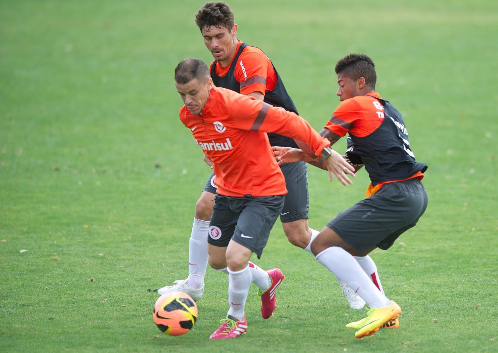 Treino de ontem movimentou grupo do Inter no Parque Gigante