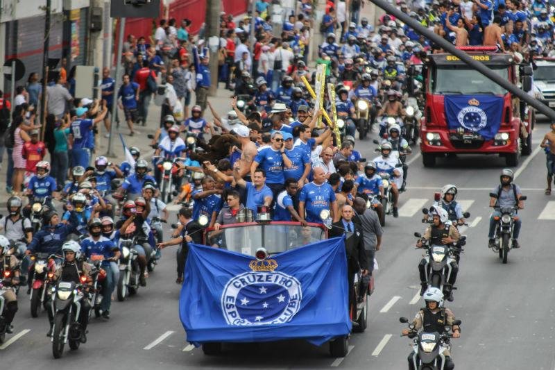 Cruzeiro &eacute; recebido com festa em Belo Horizonte