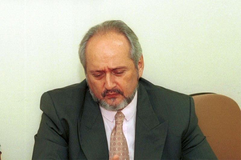 Pol&iacute;tico de 70 anos sentiu-se mal em casa