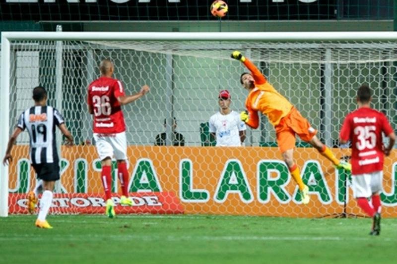 Inter voltou a perder a jogar mal diante do Galo