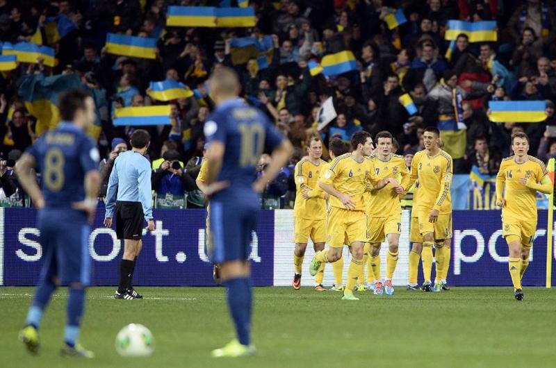 Derrota por 2 a 0 na repescagem faz com que franceses tenham que golear no jogo de volta
