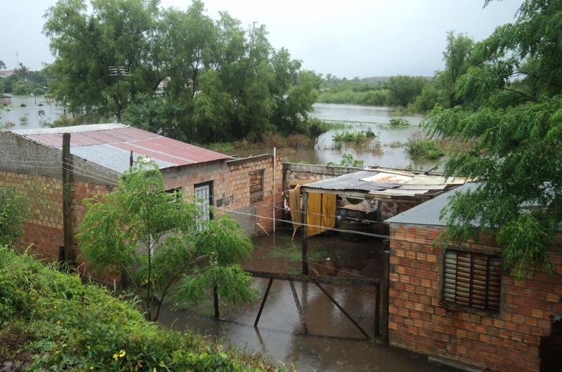Temporal deixou centenas de casas destelhadas nesta sexta-feira no Estado