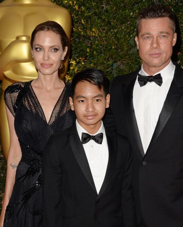Atriz estava acompanhada do filho Maddox e do marido Brad Pitt