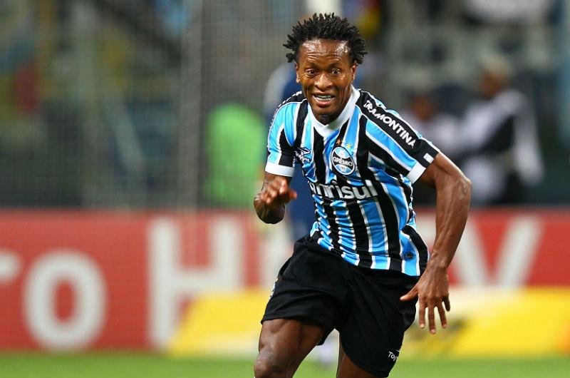 Renato deve repetir time, com Z&eacute; Roberto no meio-campo