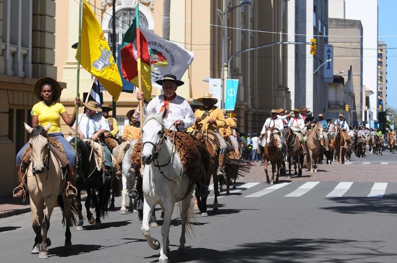 Cavalarianos percorreram ruas de Porto Alegre