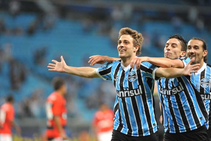 Maxi Rodriguez sai do banco e garante vit&oacute;ria para o Gr&ecirc;mio