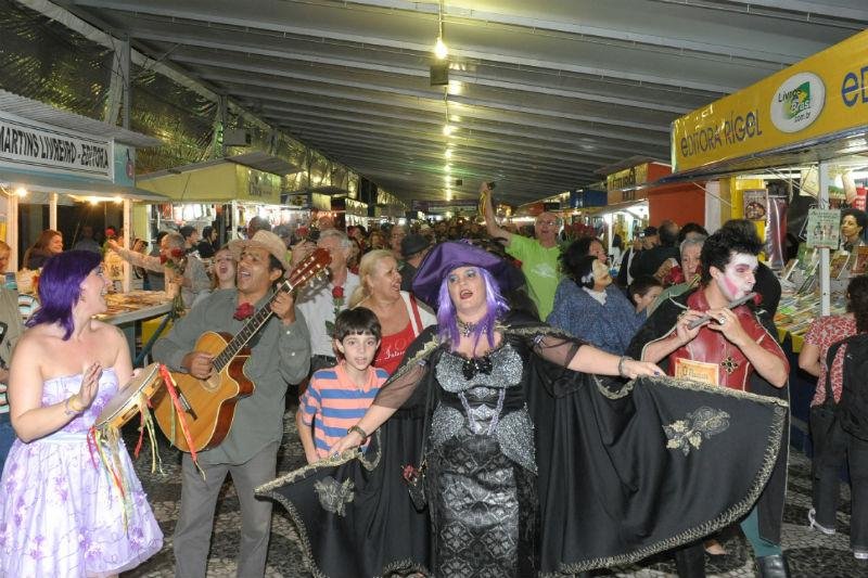 Com multiplica&ccedil;&atilde;o de sinetas, Feira do Livro &eacute; encerrada