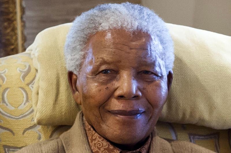 Mandela segue internado em estado est&aacute;vel, mas cr&iacute;tico, diz presid&ecirc;ncia 