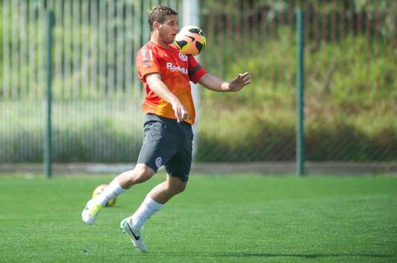Atacante do Inter foi expulso no segundo tempo contra o Goi&aacute;s por reclama&ccedil;&atilde;o