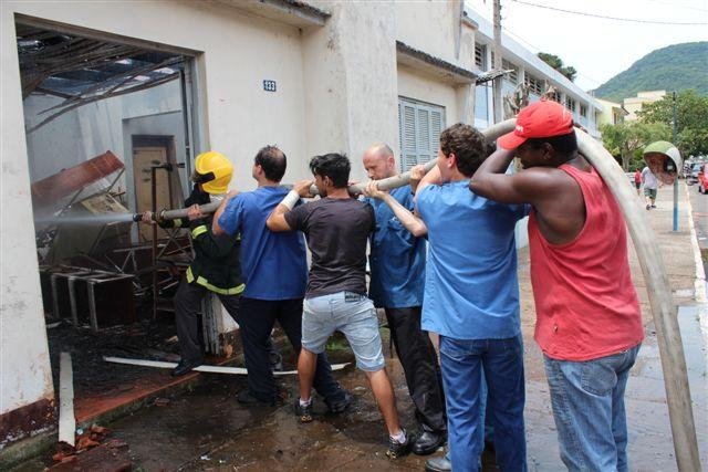 Inc&ecirc;ndio destr&oacute;i casa em Mu&ccedil;um, no Vale do Taquari