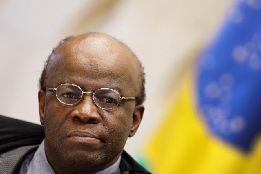 Barbosa determina penas alternativas a tr&ecirc;s condenados do mensal&atilde;o