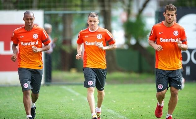 Inter chega pressionado ao duelo contra Coritiba 