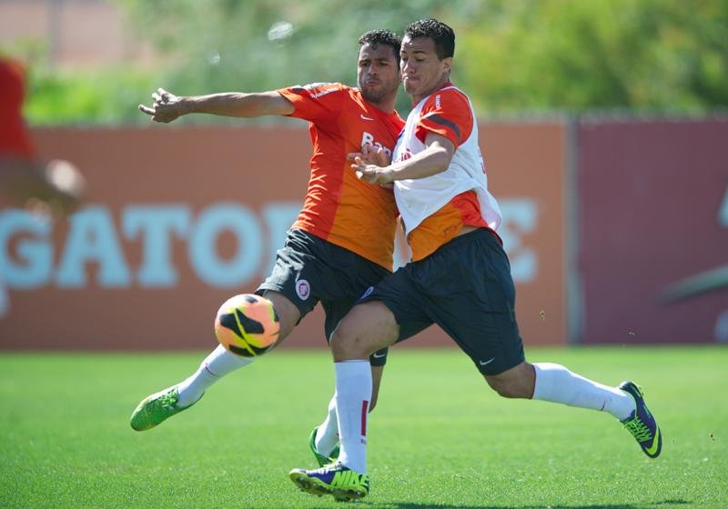 Centroavante far&aacute; um teste nesta quinta com grupo de jogadores 