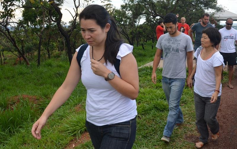 Fam&iacute;lia de Genoino aguardava a possibilidade de entrar no complexo para uma visita r&aacute;pida 