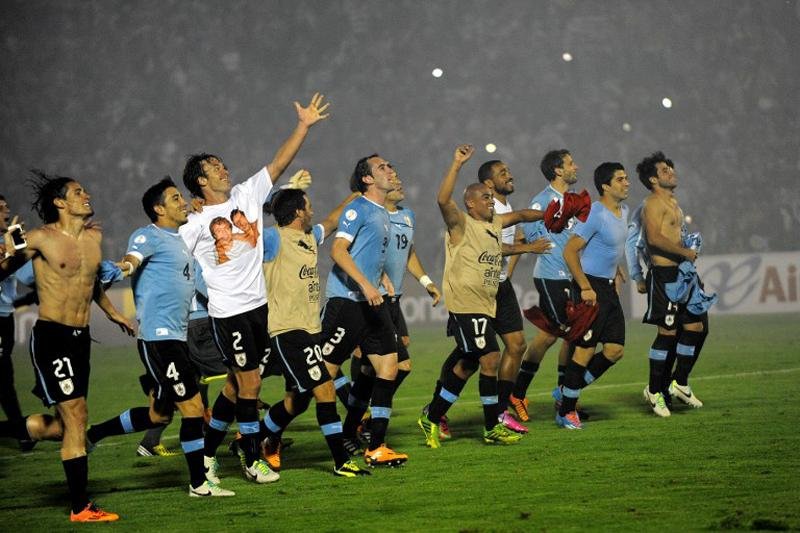 Uruguai confirma vaga na Copa de 2014 ao empatar com a Jord&acirc;nia