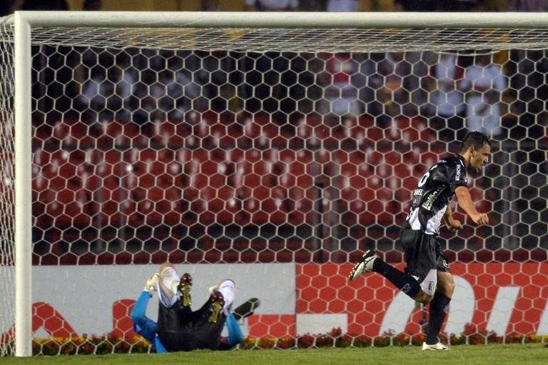 Ponte Preta vence o S&atilde;o Paulo e fica perto da final da Sul-Americana