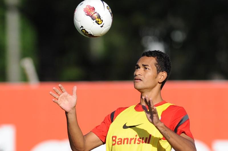 Jackson sentiu dores na coxa direita e n&atilde;o tem escala&ccedil;&atilde;o assegurada na partida contra o Coritiba