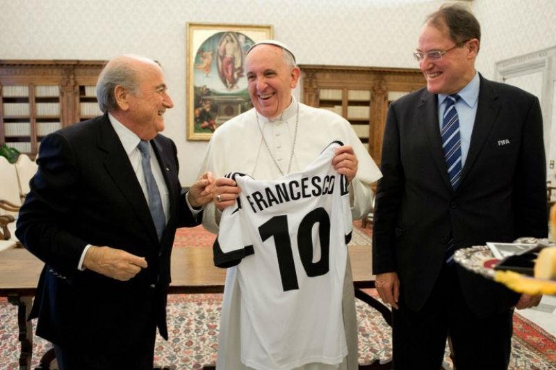 Papa recebeu o presidente da Fifa nesta sexta