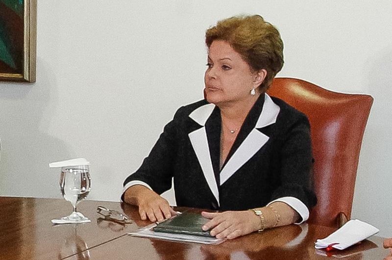 Dilma veta projeto de faixas de pedestres obrigat&oacute;ria em escolas