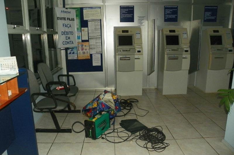 Homem &eacute; preso em tentativa de arrombamento a banco em Para&iacute;
