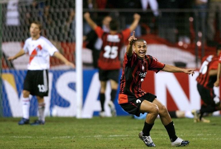 Ex-lateral do Atl&eacute;tico-PR morre em acidente de tr&acirc;nsito 