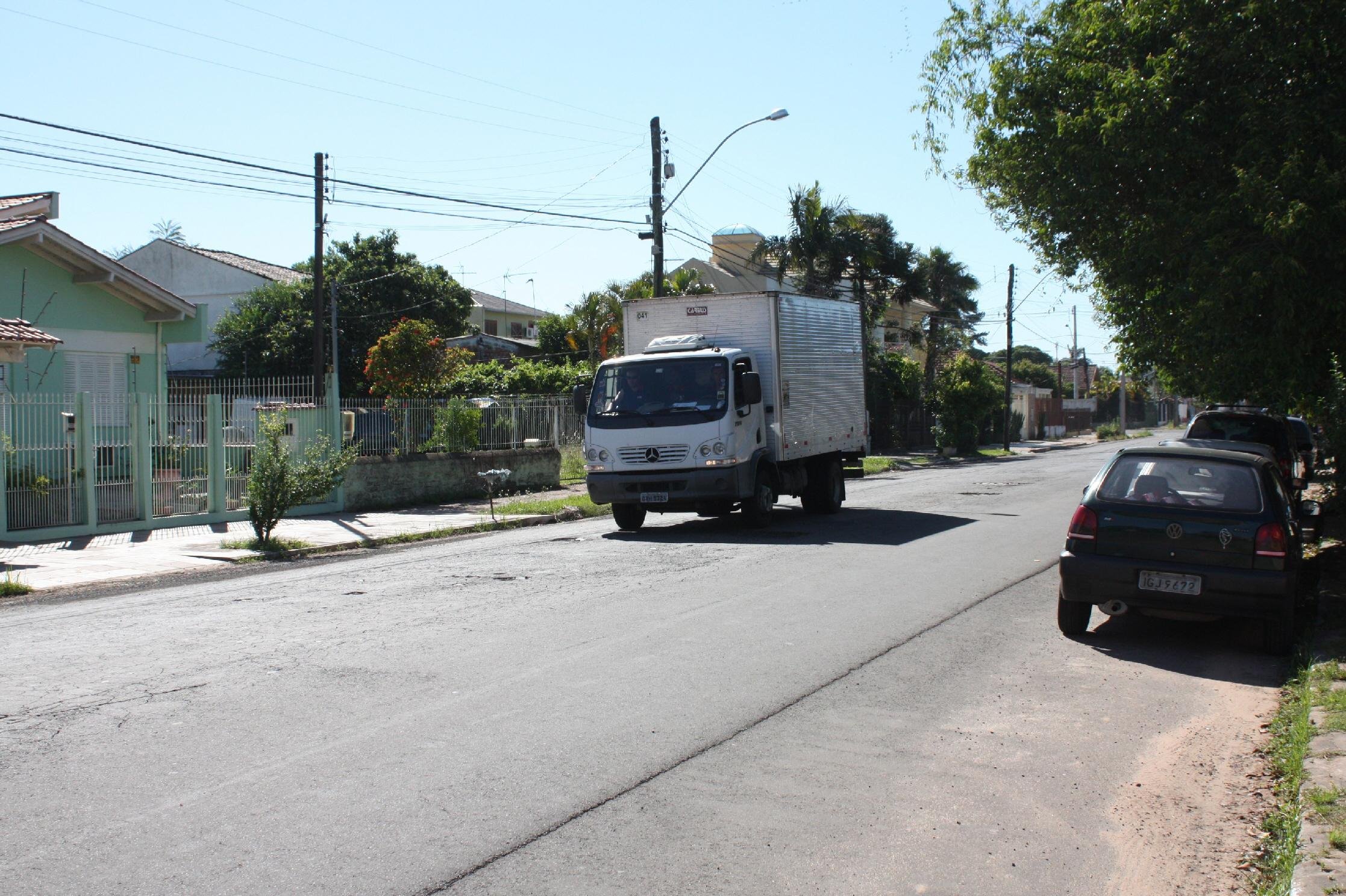 Tr&aacute;fego de caminh&otilde;es preocupa moradores em S&atilde;o Leopoldo