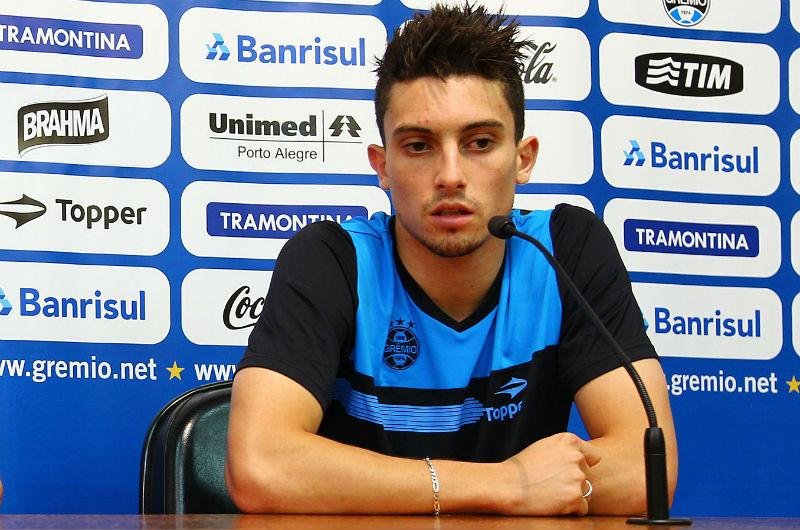 Alex Telles prometeu aprimorar cruzamentos nas pr&oacute;ximas rodadas 
