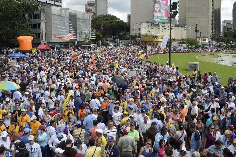 Milhares protestam na Venezuela contra Maduro