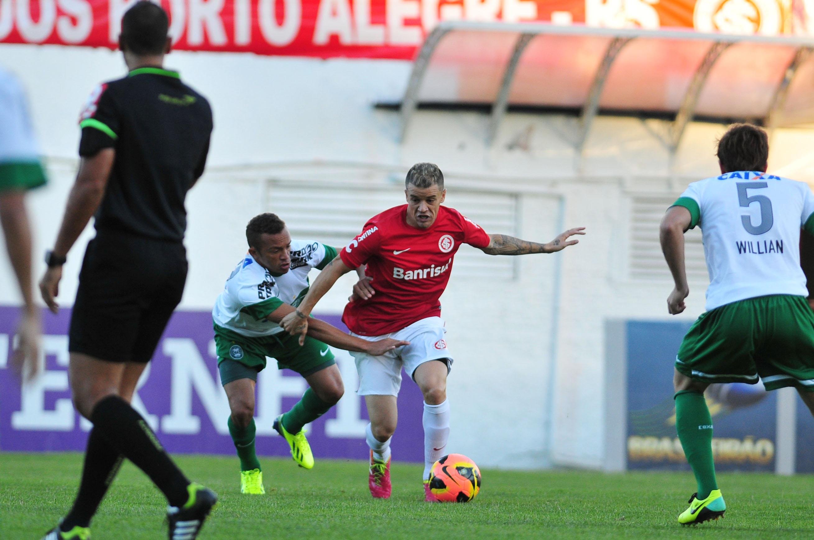 Inter ficou apenas no empate com o Coxa e segue amea&ccedil;ado