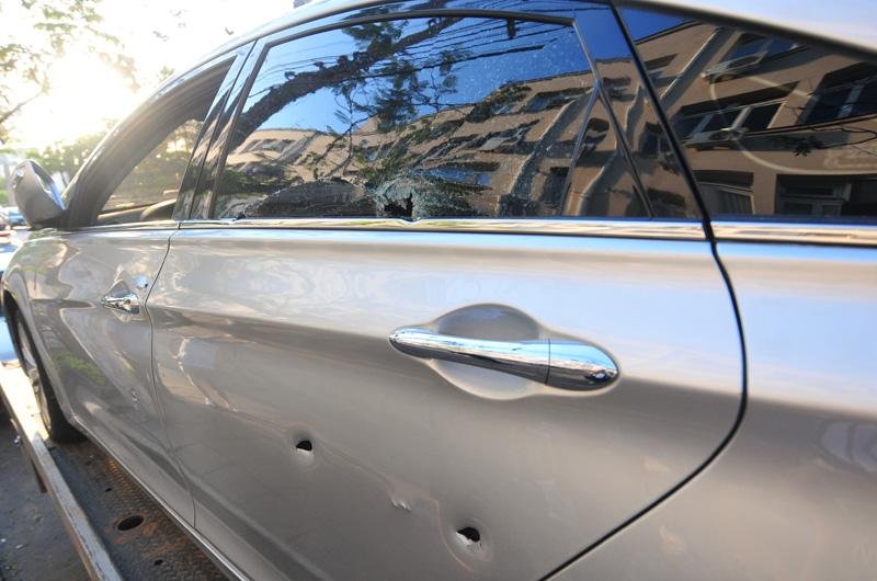 Tentativa de roubo a ve&iacute;culo termina com tiroteio na avenida Ipiranga