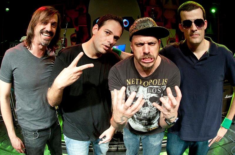 Comunidade realiza show &agrave;s 21h, no Opini&atilde;o