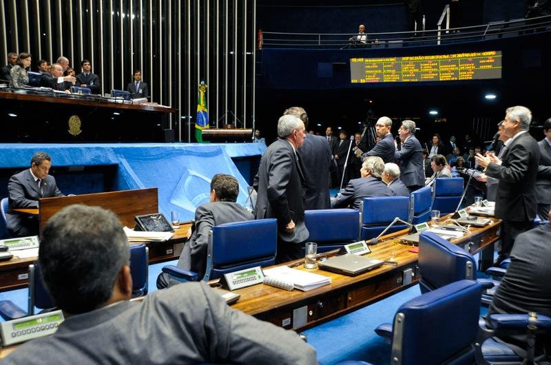Senado aprova PEC do voto aberto em seu texto original