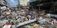 Autoridades das Filipinas elevam para 5,5 mil número de mortos por tufão