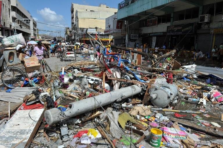 Autoridades das Filipinas elevam para 5,5 mil n&uacute;mero de mortos por tuf&atilde;o