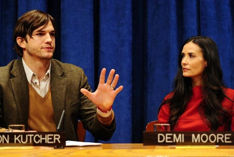 Demi Moore e Ashton Kutcher formalizam div&oacute;rcio