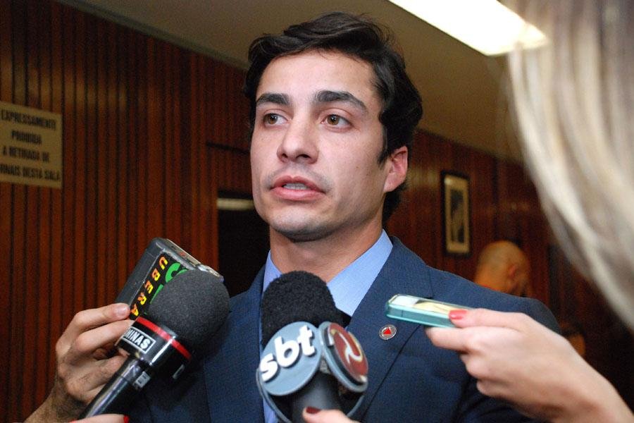 Perrella usou verba oficial para abastecer helic&oacute;ptero