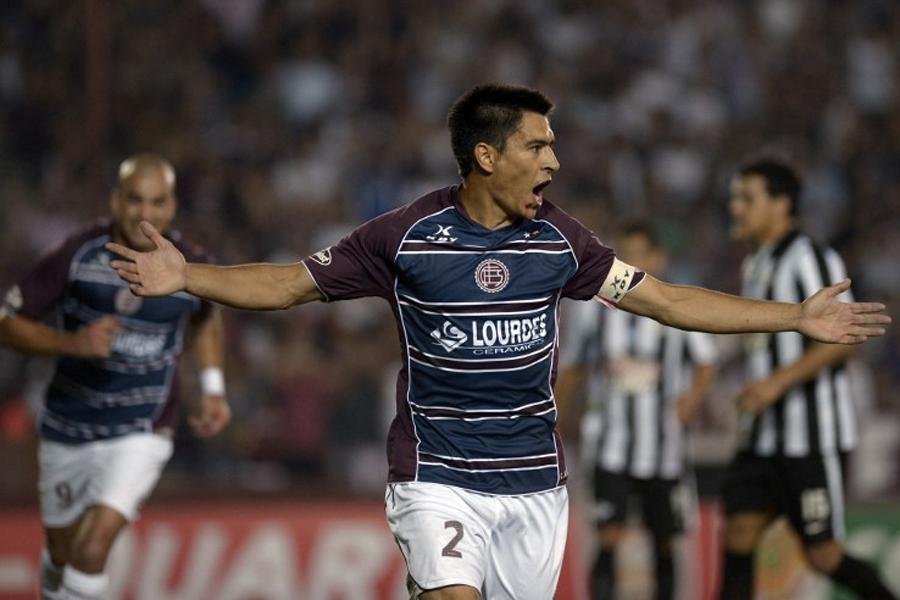 Lan&uacute;s vence o Libertad e encara a Ponte Preta na final da Sul-Americana