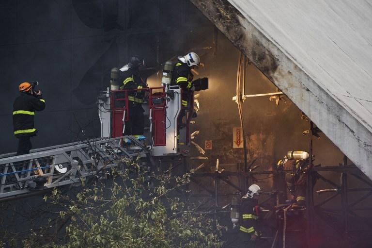 Inc&ecirc;ndio atingiu pr&eacute;dio nesta sexta-feira
