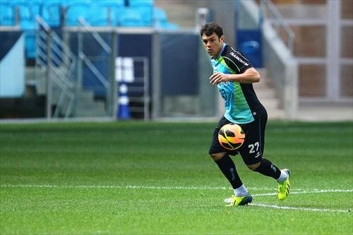 Gr&ecirc;mio treina de port&otilde;es fechados na v&eacute;spera de jogo contra Goi&aacute;s