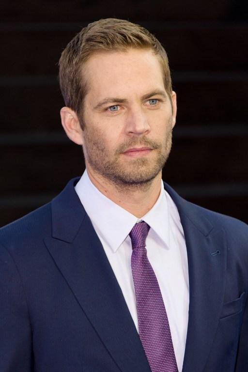 Paul Walker, de 40 anos, estava em um Porsche que colidiu e pegou fogo em Los Angeles 