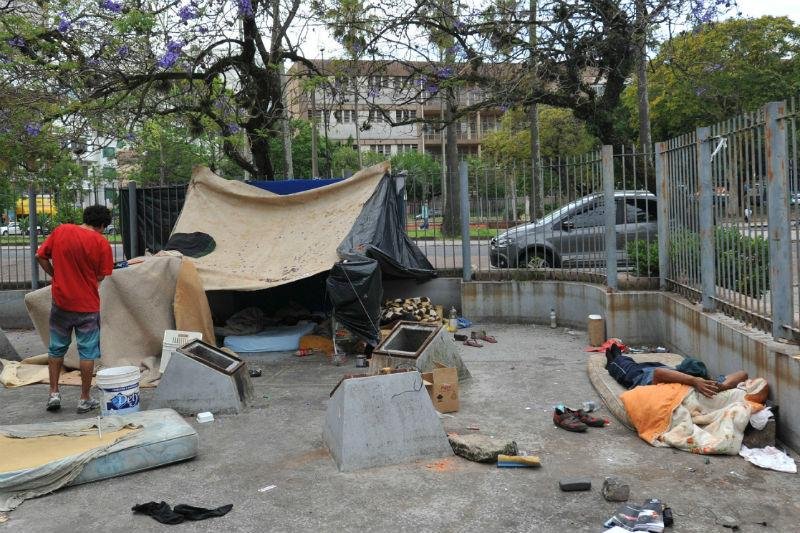 Pra&ccedil;a Piratini provoca nostalgia em Porto Alegre 