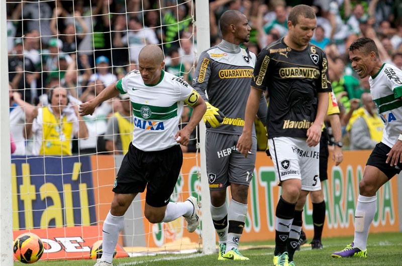 Coritiba bateu o Botafogo e ainda pode alcan&ccedil;ar o Inter