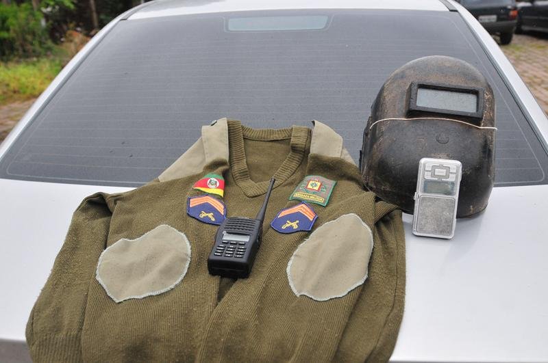 Deic apreendeu blus&atilde;o da divisa de terceiro sargento da Brigada Militar
