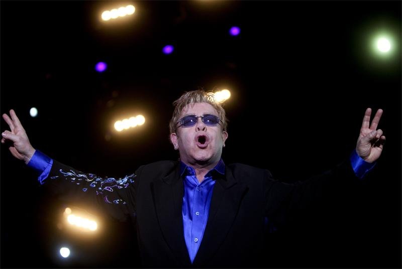 Elton John far&aacute; cinco shows no Brasil em 2014