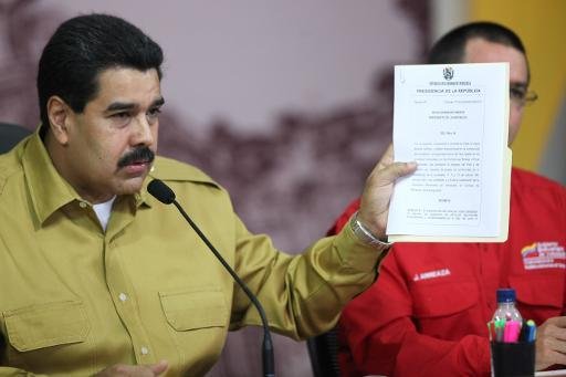 Apag&atilde;o afeta milh&otilde;es de venezuelanos e Maduro alega sabotagem