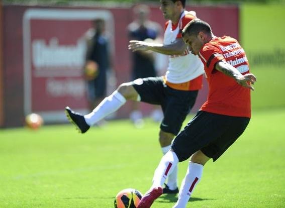 Clemer ensaia time com apenas um volante para encarar Ponte Preta