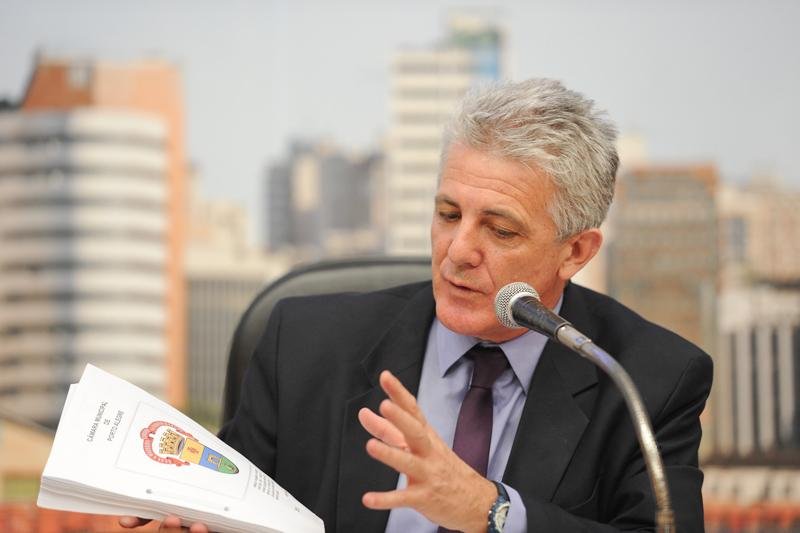 C&acirc;mara de Porto Alegre aprova relat&oacute;rio da CPI da Telefonia